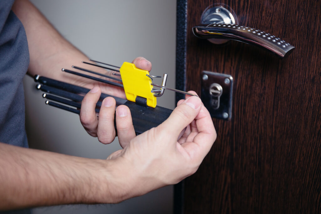 repair locksmith lock marbella, estepona y san pedro de alcantara