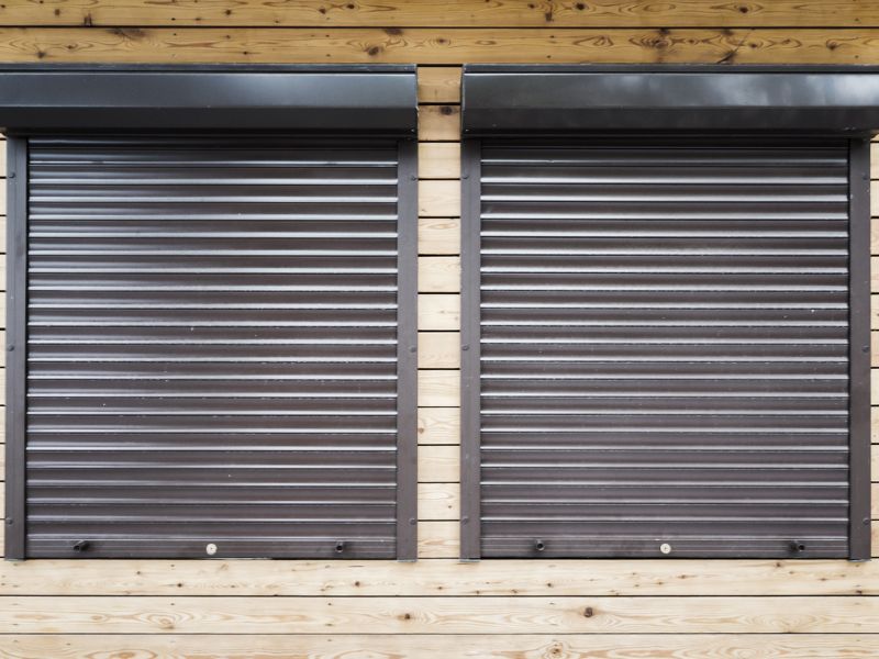 Asegurarse de que las ventanas y otras entradas estén protegidas Cerraduras para puertas de seguridad